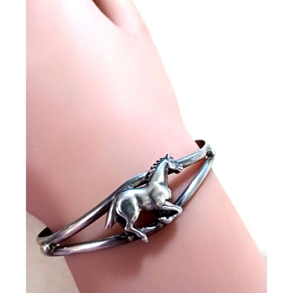 Sterling Silver galloping horse cuff bracelet (1249) - Picture 2 of 5